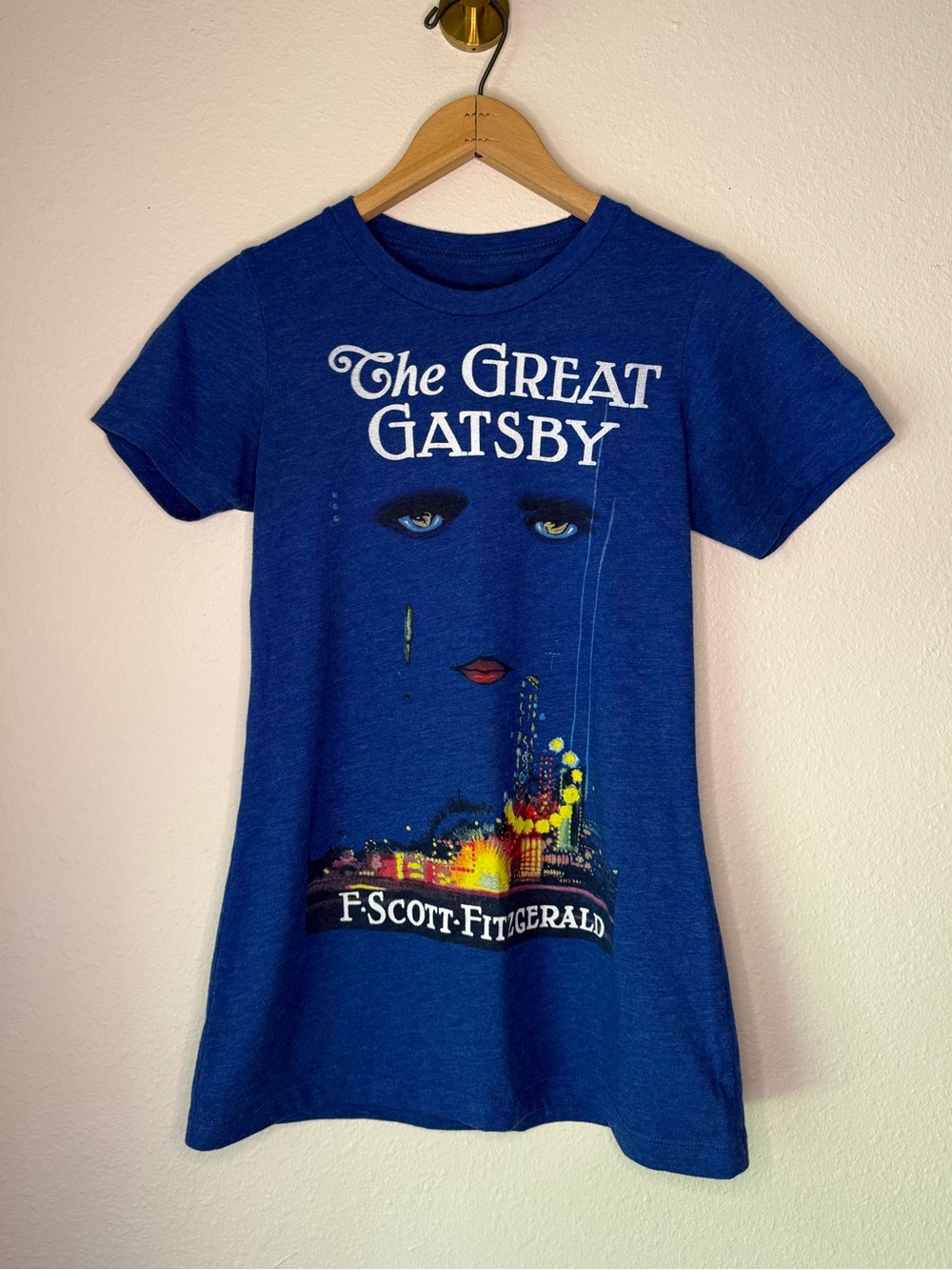Out of Print The Great Gatsby F. Scott Fitzgerald Blue Graphic T-Shirt size S